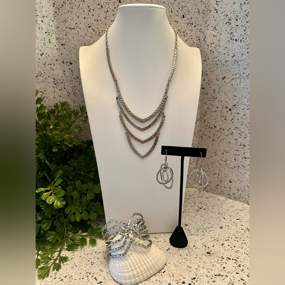 Silver tone hammered metal jewelry set
